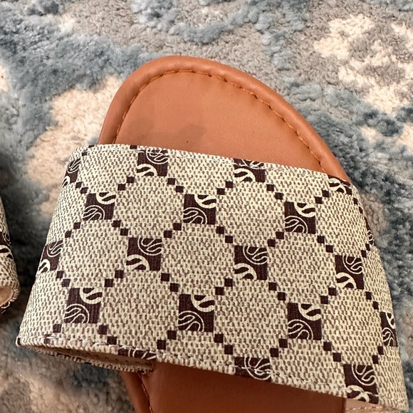 Sandals - Picture 3 of 3